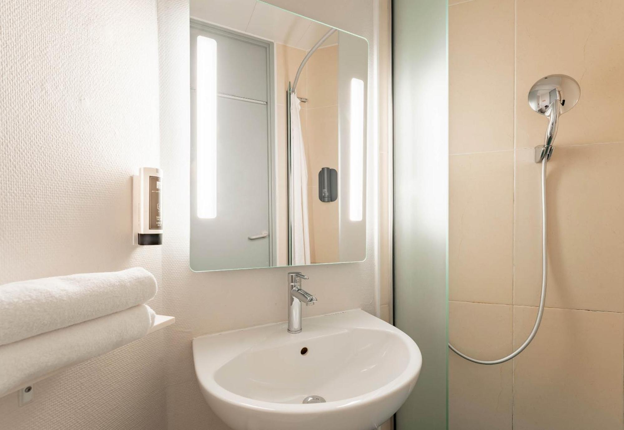 B&B Hotel Calais Centre St Pierre エクステリア 写真